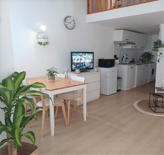 Duplex à la gare du Mans Acomodação com café da manhã Le Mans Exterior foto